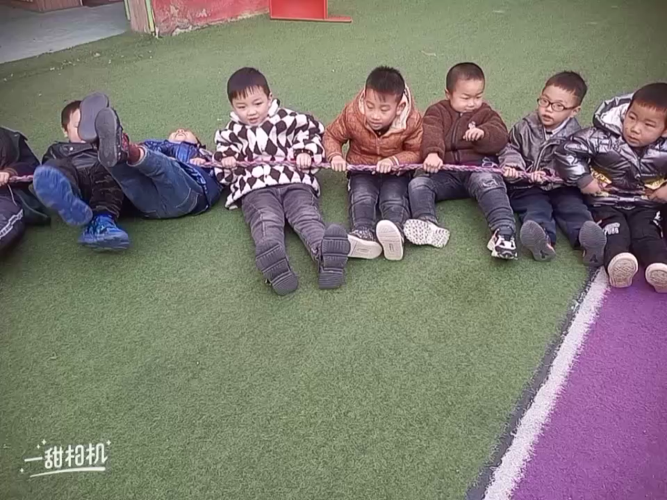 记录幼儿园里的可爱游戏——拔萝卜哔哩哔哩bilibili