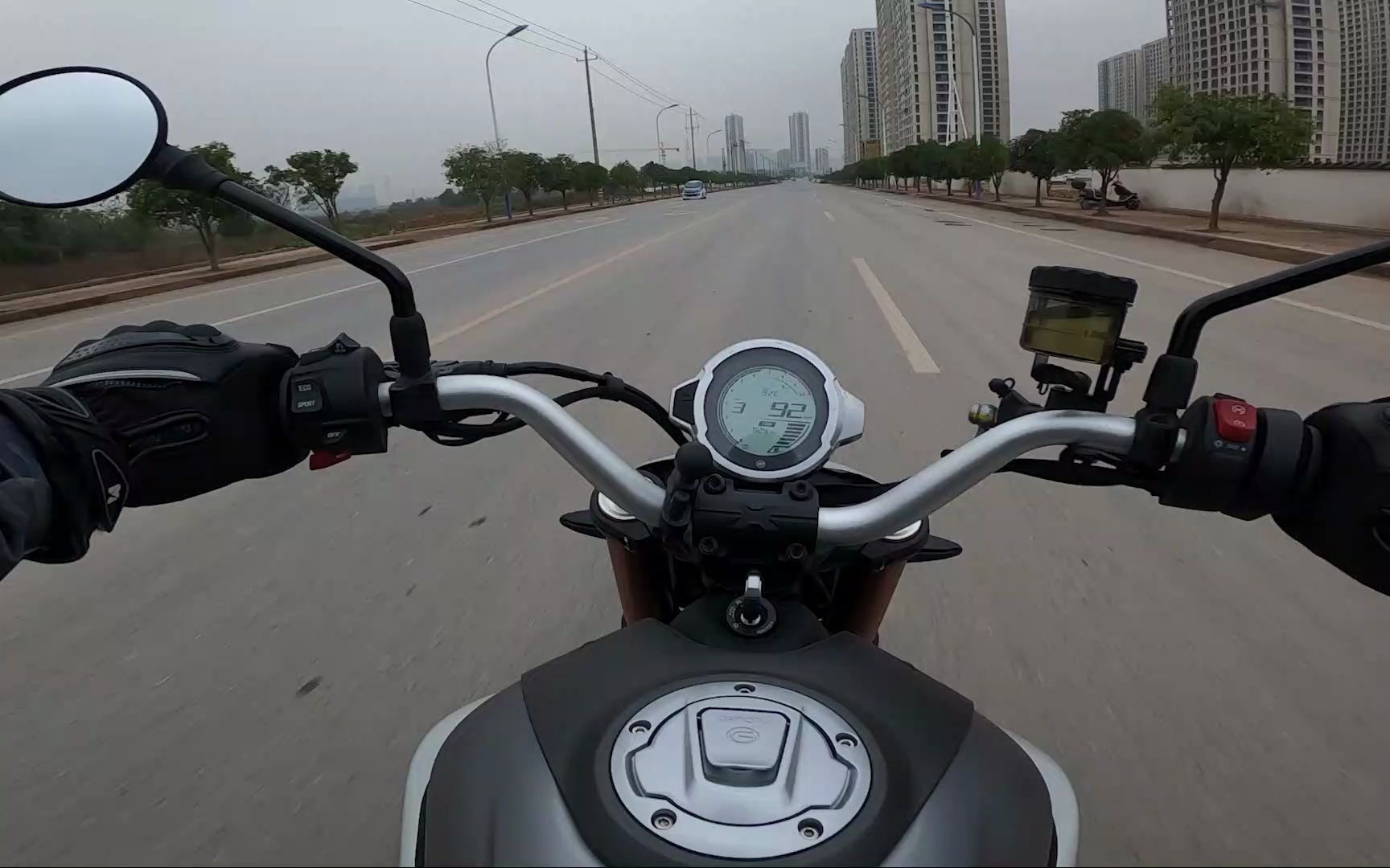 给大家测试一下 春风 700clx的油门是否延迟?