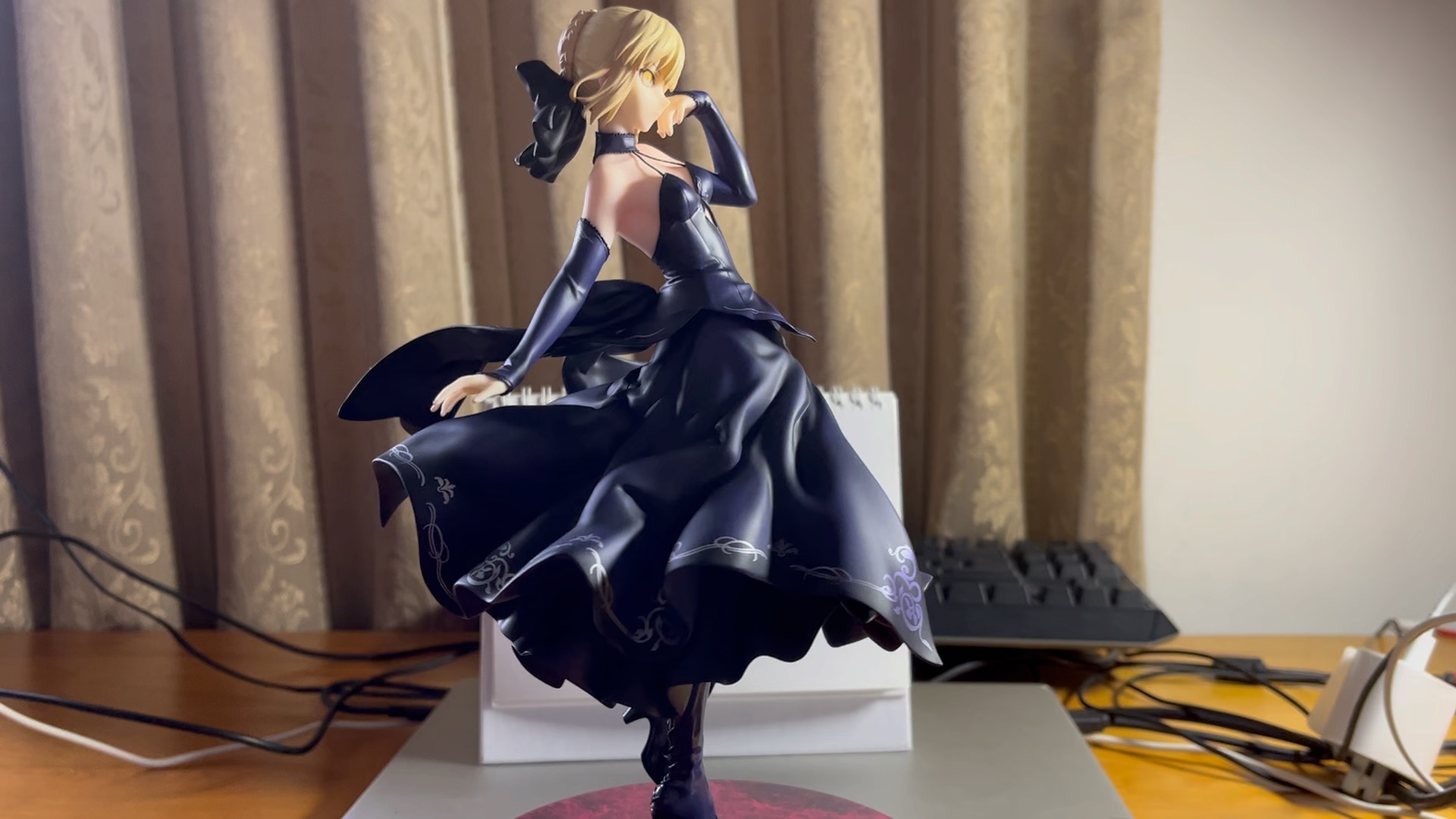 a lter 黑礼服 saber