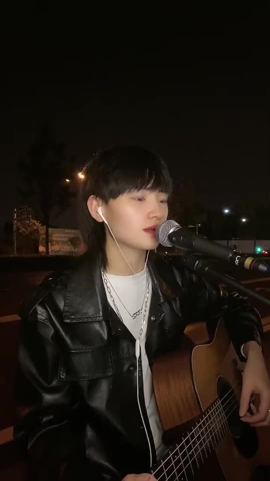 最后是我一个人走过这片海最后的人杨小壮