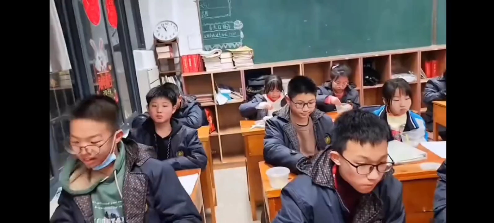 [图]半糖小子去上学了