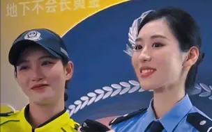 Скачать видео: 杭州到底有多少又美又飒的女警官，大家认识几个