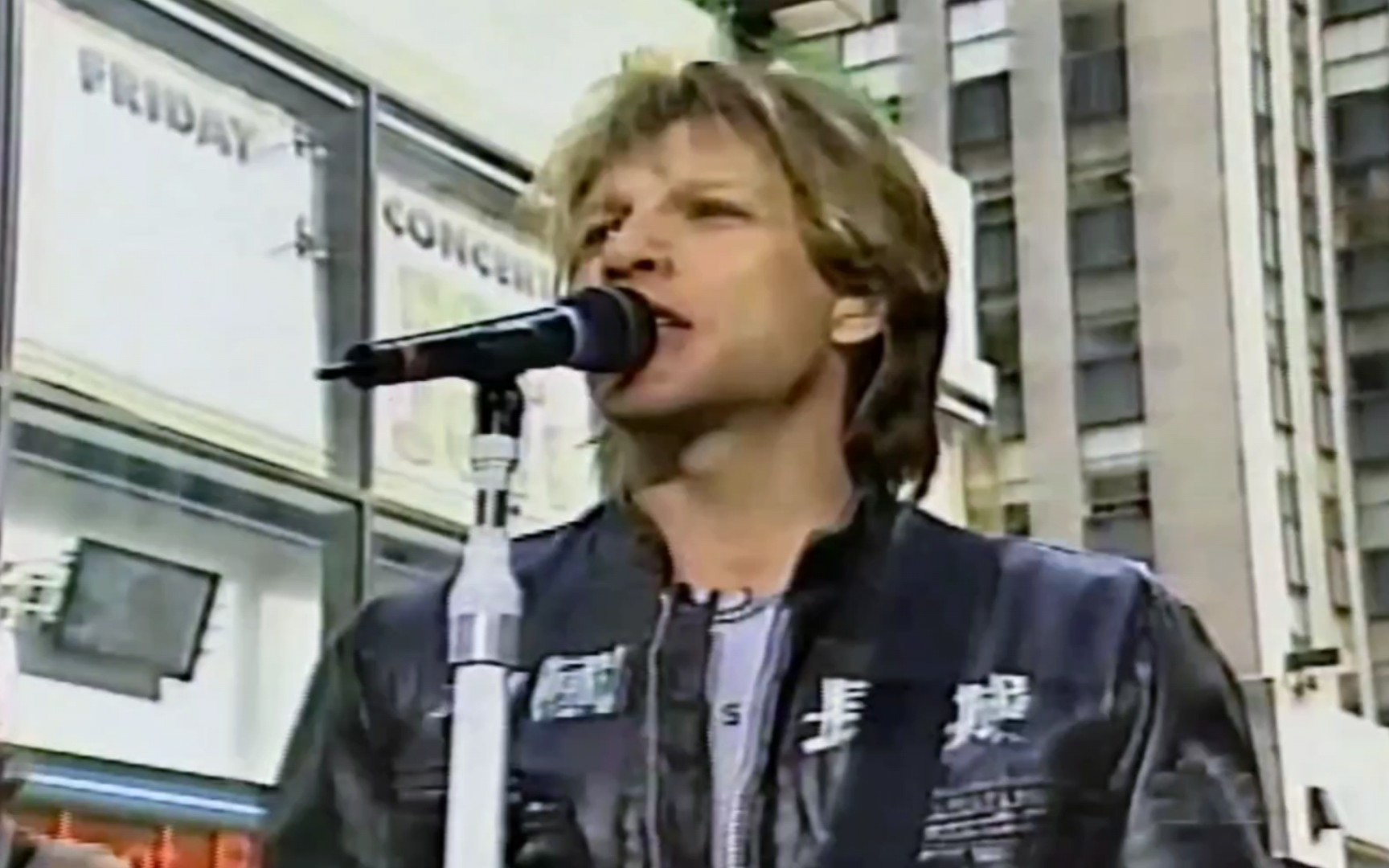 [图]Bon Jovi - You Give Love A Bad Name（2000年Today Show）