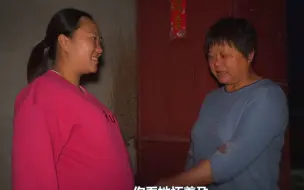 Download Video: 怀孕媳妇大晚上要出门，婆婆拦着不让走，发火的样子，太可爱了