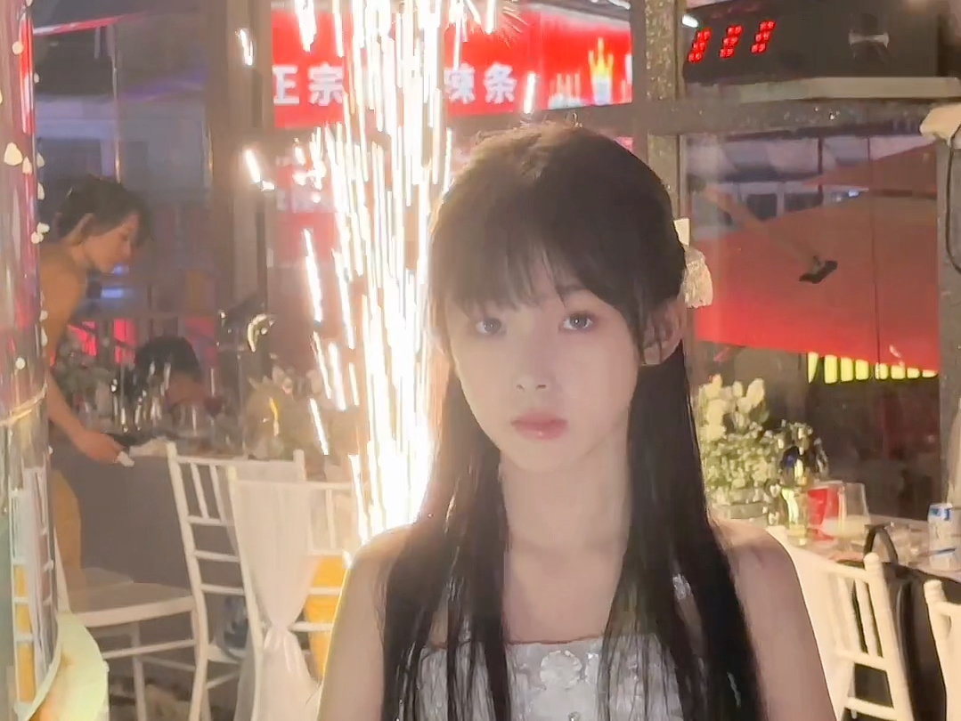 弟弟的生日宴会简直太哈皮了~ 女孩子们都超漂亮~#刘格格-刘格格-刘格格-哔哩哔哩视频