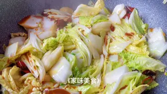 下载视频: 饭店的醋溜白菜为啥那么好吃？技巧都在这里，学会了你也是大厨