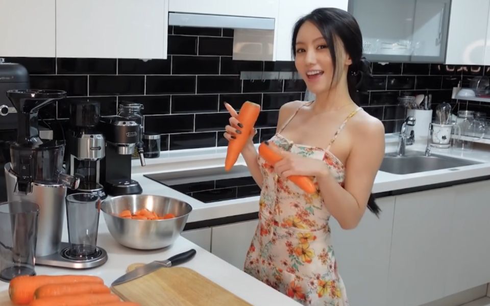 雅妍的vlog - 有谁饿了?一起吃顿简餐吧 210422 哦呼