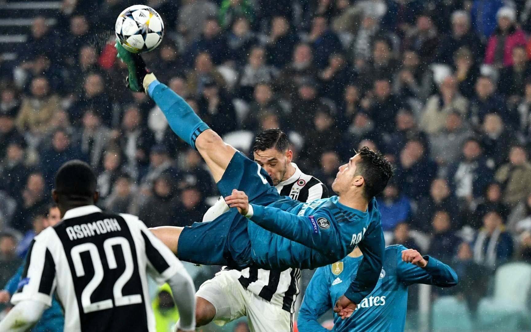 欧冠那些令人永生难忘的进球:c罗惊世倒钩 梅西造博阿滕生涯最尴尬