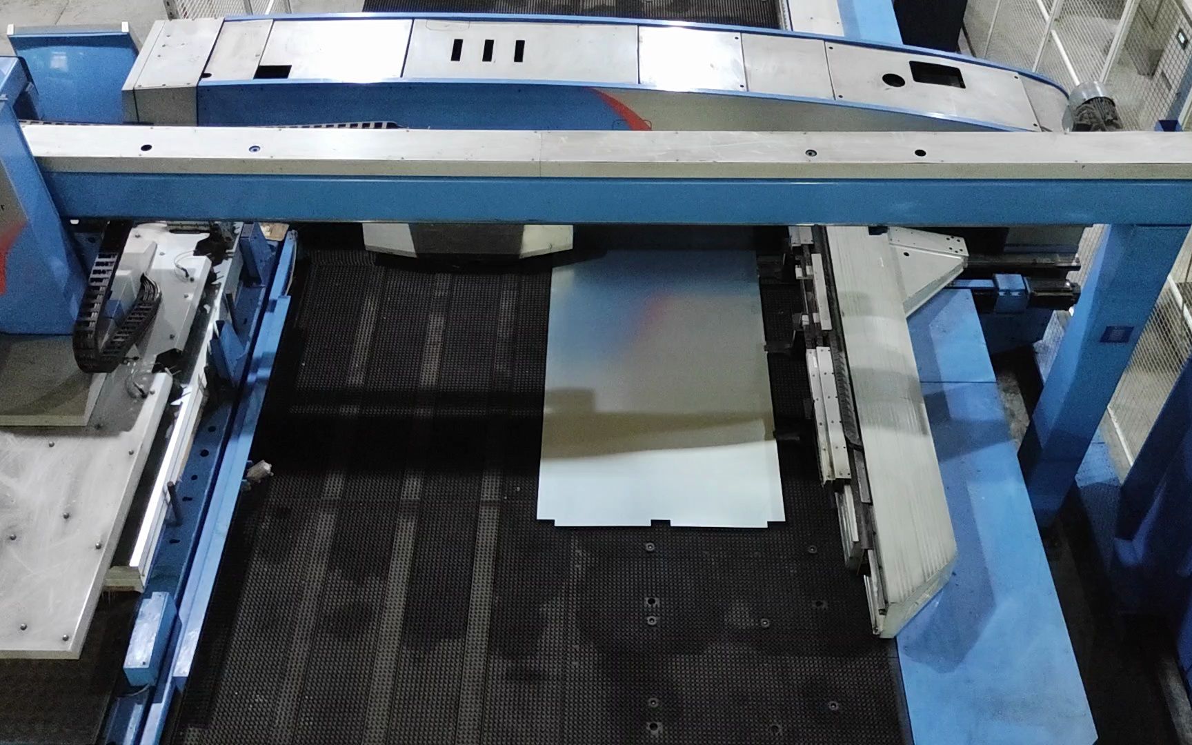 钣金生产之数控冲床下料