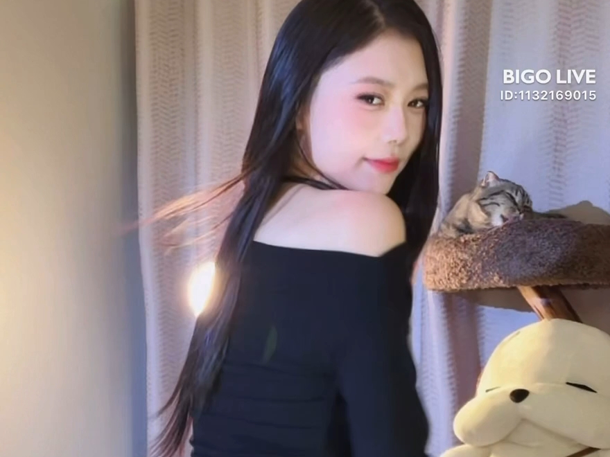 可爱妹妹露白内舞蹈