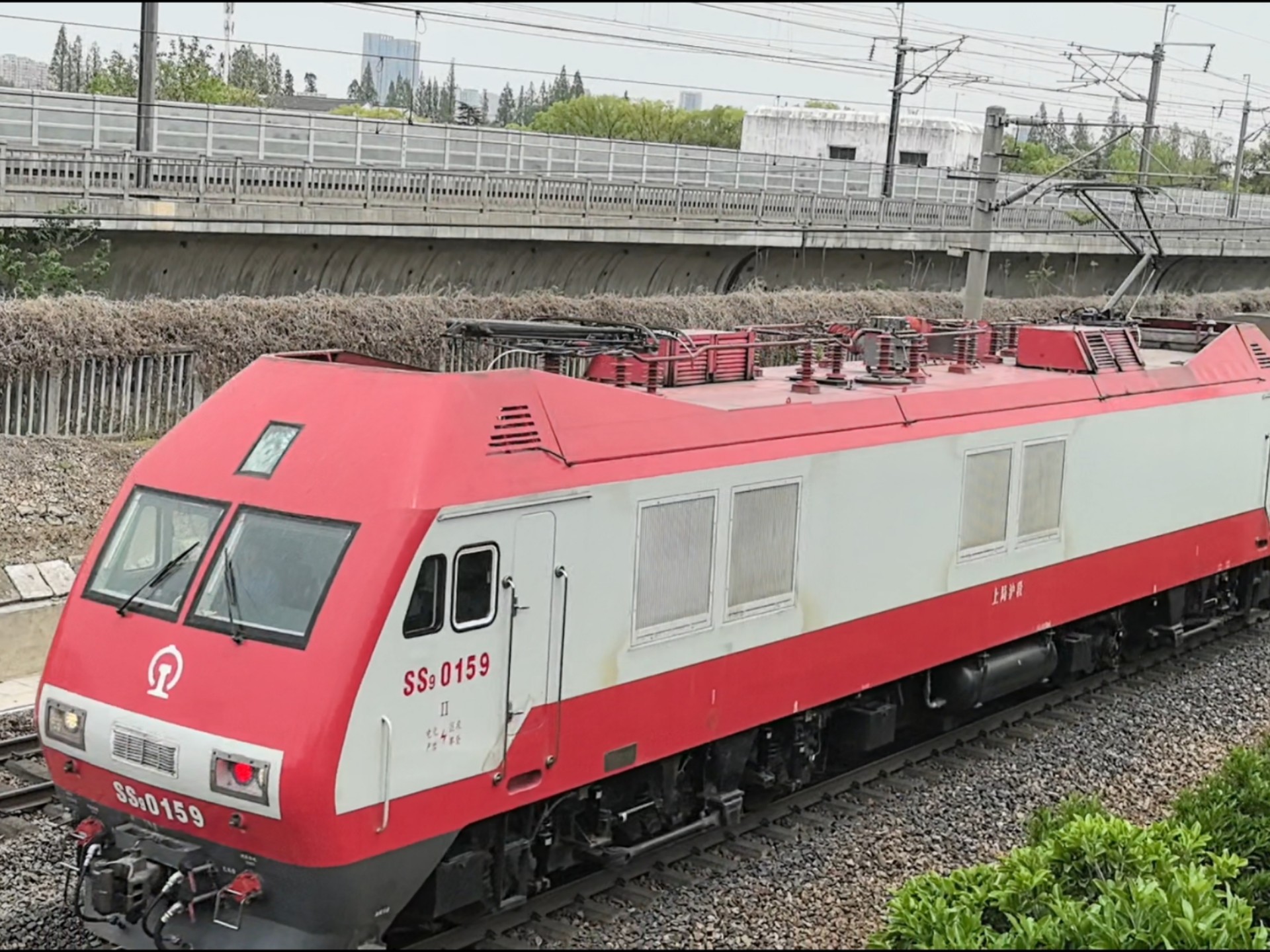 时速160行包直特列车!