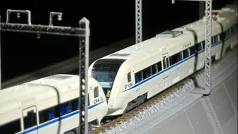 【铁道模型】CRH1A“大地铁”重联暴走！N比例重联CRH1A动车组模型呼啸通过