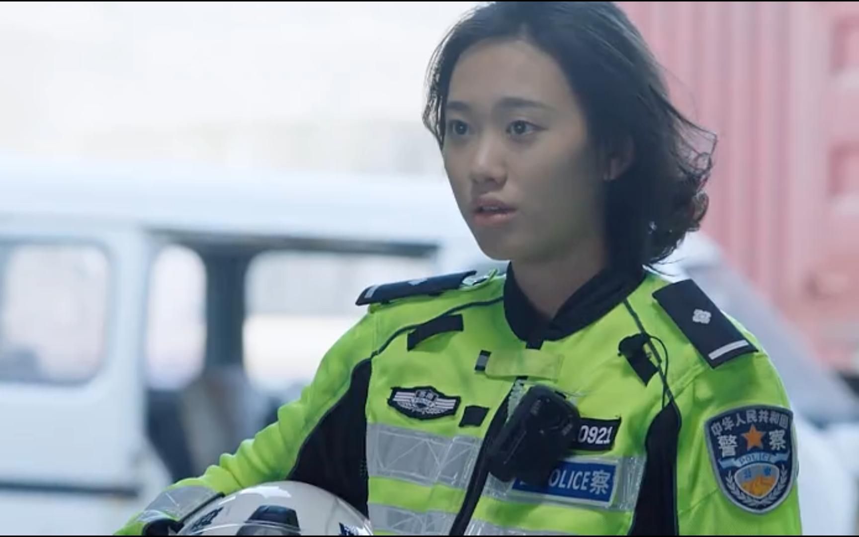 便衣警察当卧底缉毒,不料被多管闲事的女交警搅合破坏了