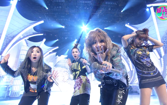 [图]2NE1【那年今日】120407在Happy Music带来 SCREAM