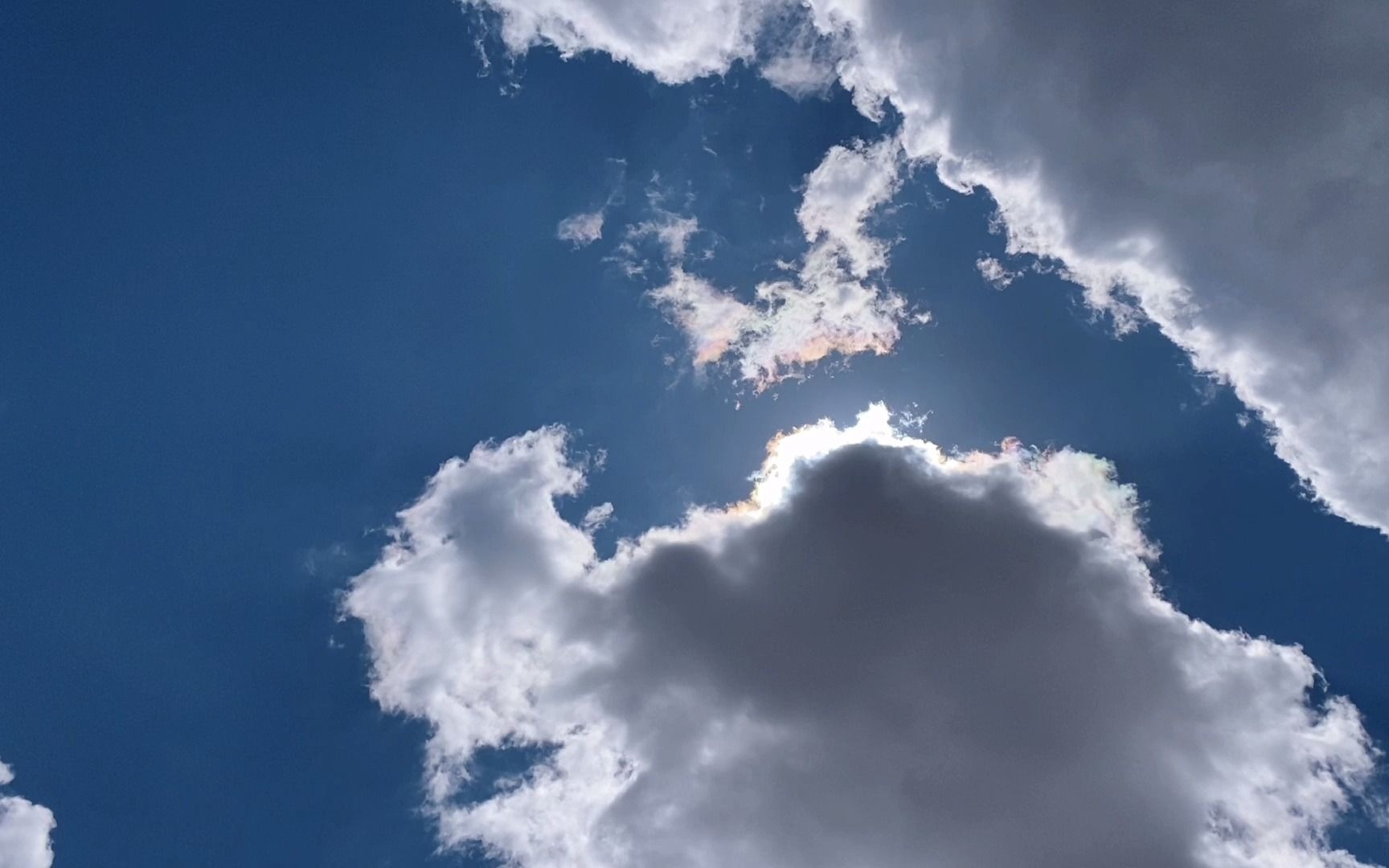 [图]太阳躲在云层里|好像看到动漫里的天空了|一起等待夏天