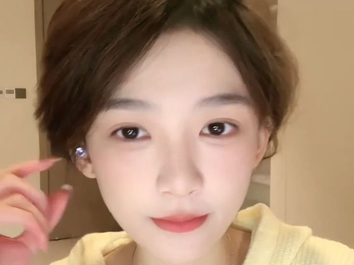 四川美女 小何同学yo 11月25日直播 #可爱搞笑 #张雅倩闺蜜明明仔最