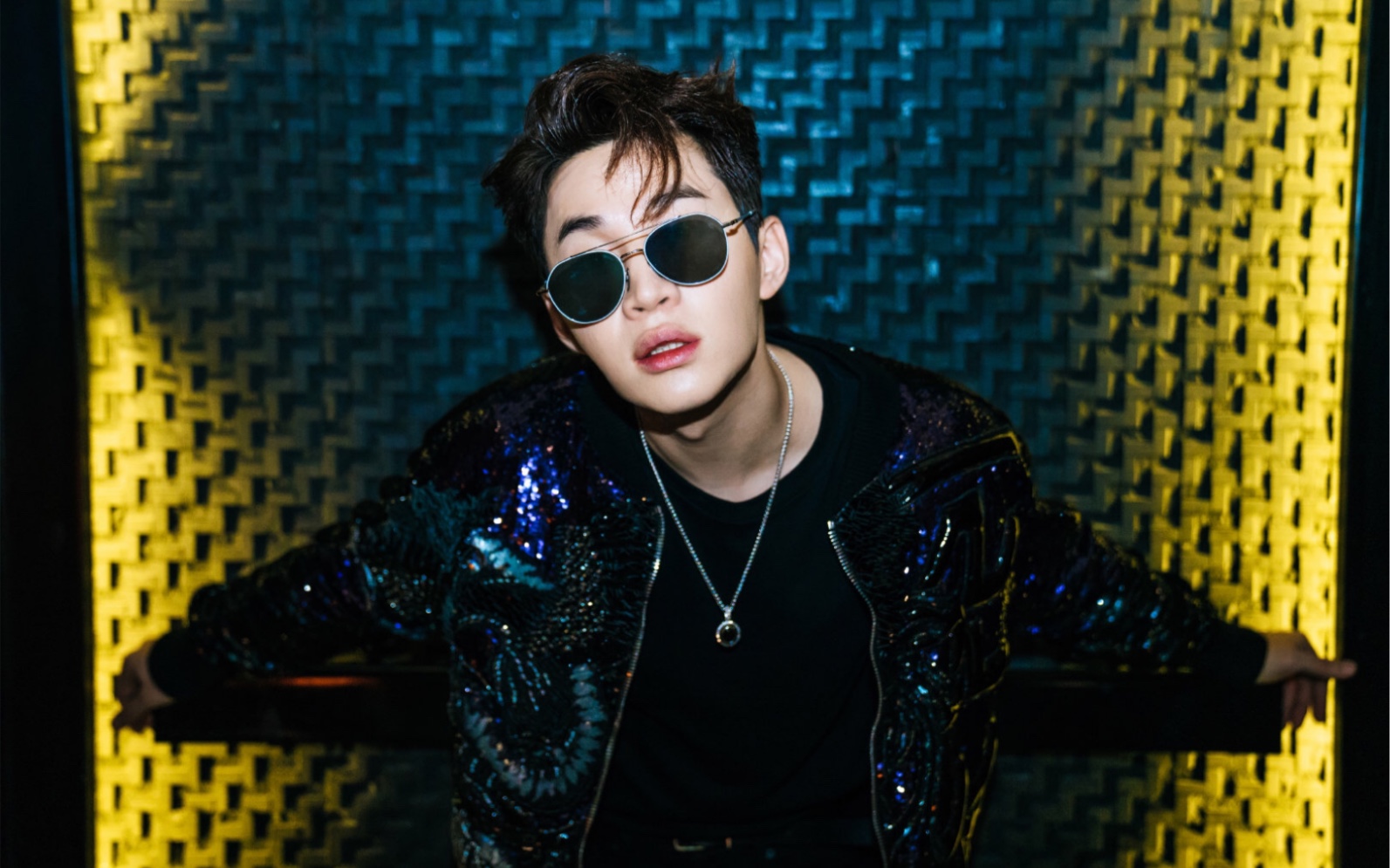 henry刘宪华《young blood 飞云之下》燃炸舞台2个极与极不同风格的