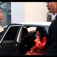 Download Video: 阻止新娘下车的闺蜜按捺不住舆论的压力，终于发声为自己辩解了。