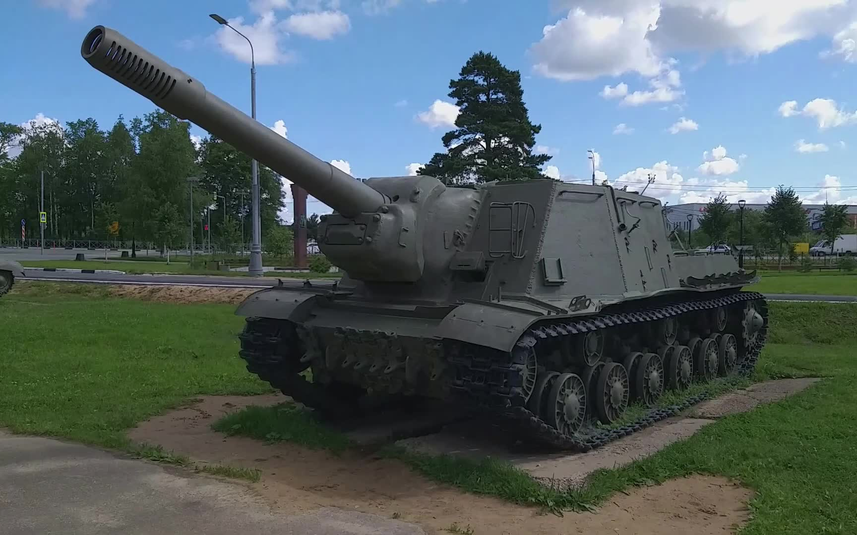 利尼诺赛纳吉尔军事历史博物馆远征柏林尖刀isu152重型突击炮1944型