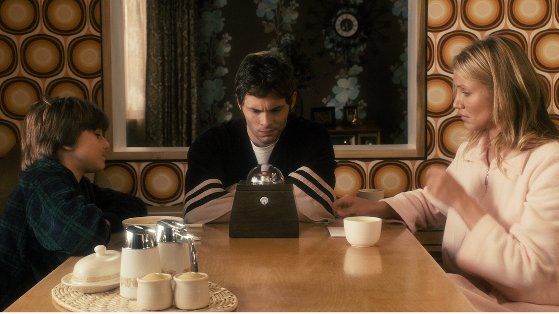 悬疑大片"魔盒":圣诞节收到一个礼物,按一次可获得百万美金