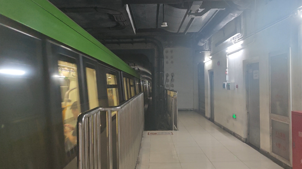北京地铁16号线国家图书馆站列车进站视频2