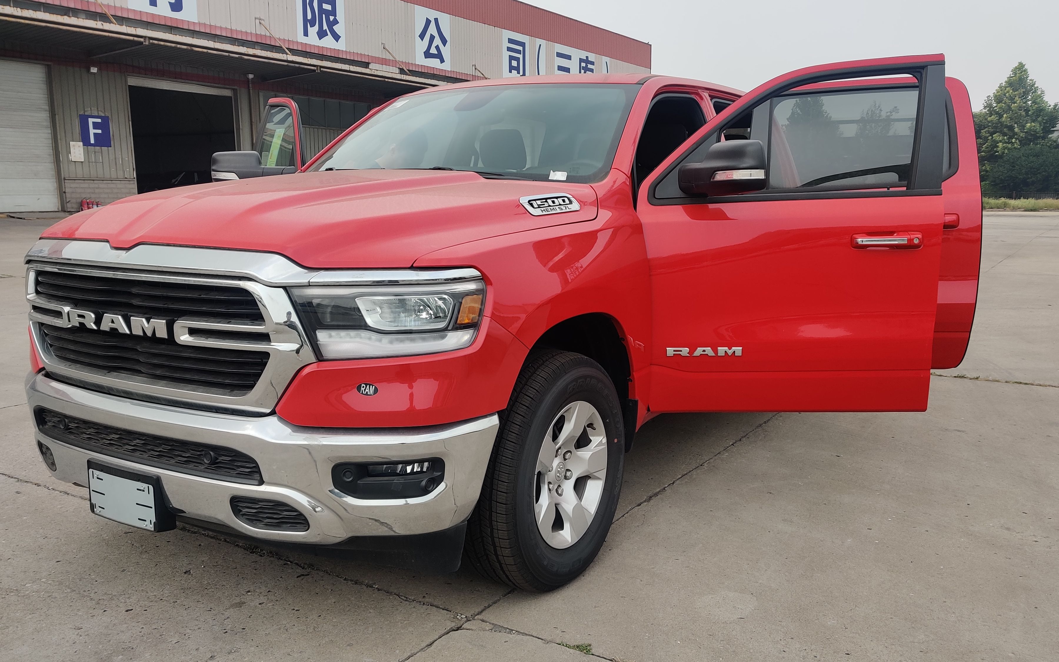 美系皮卡道奇公羊ram大角牛实拍配置解说