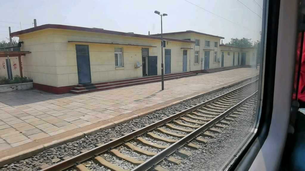 2020714k728次列车通过朱各庄站