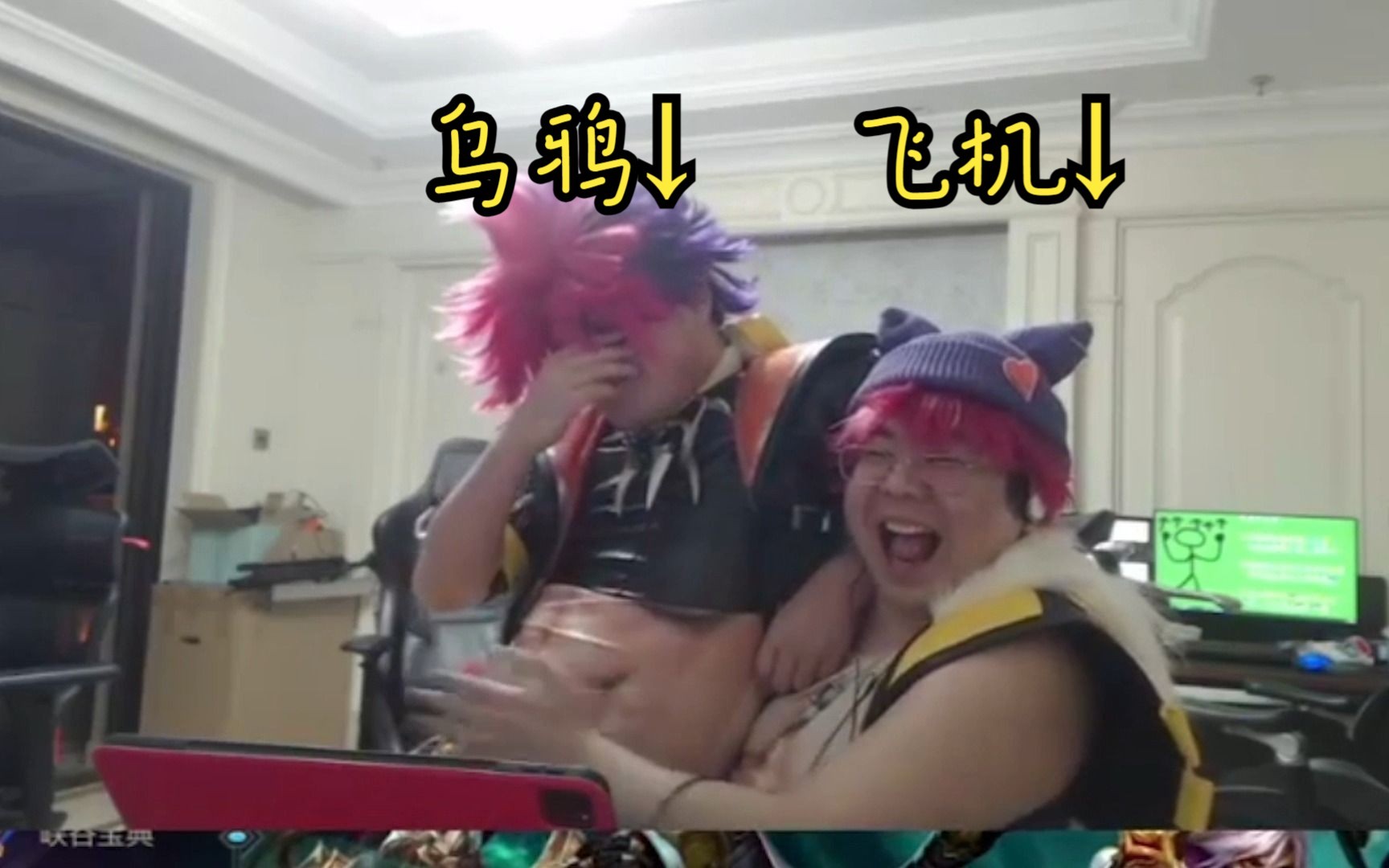 洞主凯哥cos心之刚瑟提和凯影,不断向观众展示腹肌,中途还展示一波