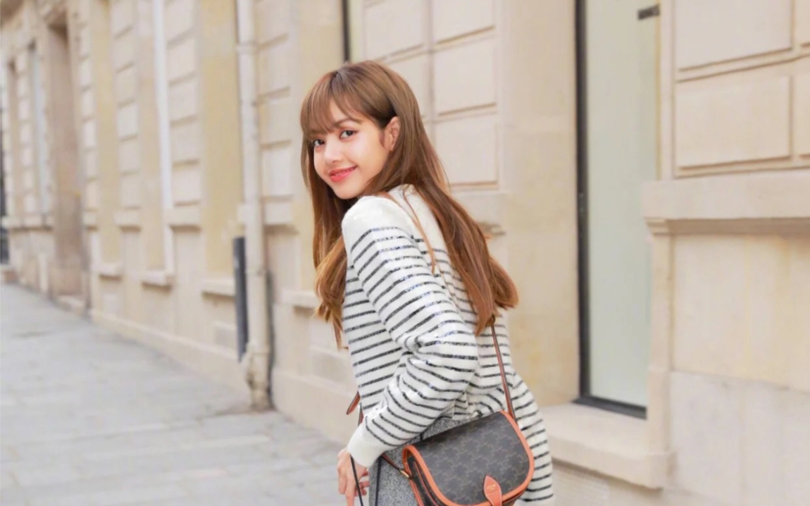 【lisa】以后化妆品买moonshot的,因为lisa真的太好看了