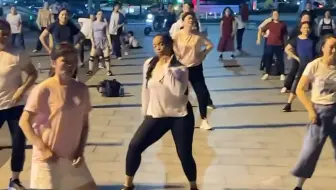 妥妥的血脉压制