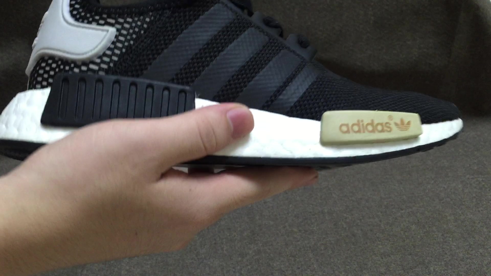 阿迪达斯 nmd 新配色开箱测评【黑科技】【boots脚感 踩屎感】