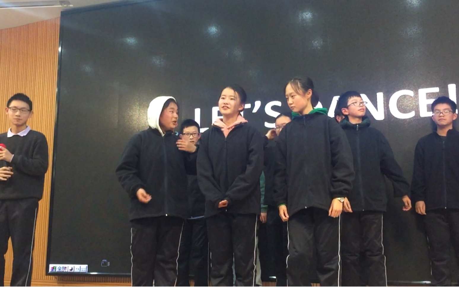 2019年上海民办建平远翔学校语言文化节表演初二一班snowwhiteprince