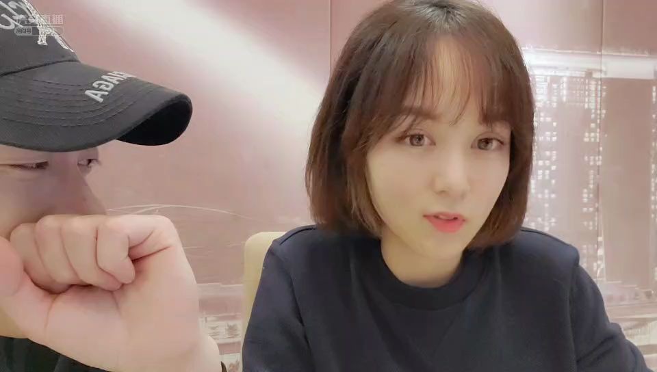 洋气黄2019121620时6分和我女儿吃个饭