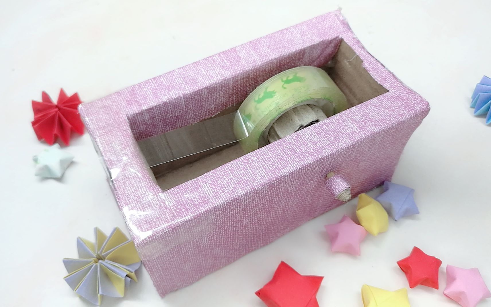 自制纸板胶带座,制作步骤简单,有了这工具就不怕找不胶带头了_哔哩