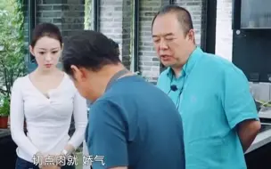 Télécharger la video: 《三重奏》来自老友张铁林的“机关枪”吐槽！网友：心疼国立叔