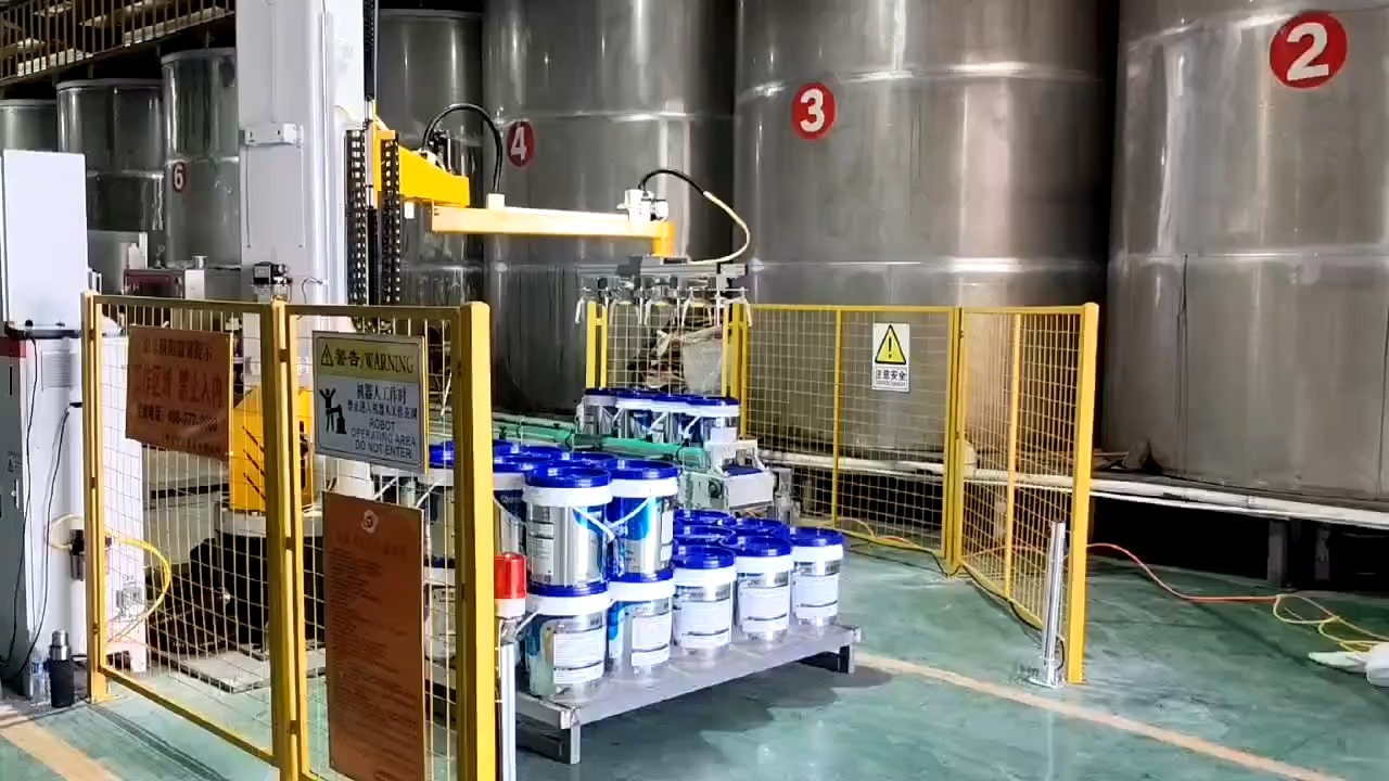 桶装肥料立柱码垛机器人桶装水溶肥码垛机械手