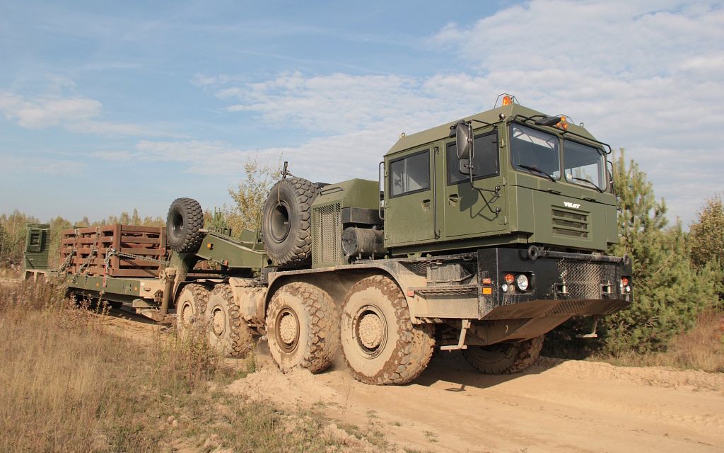 mzkt军用导弹车如何驾驶一辆大蜈蚣以后mzkt军用部分这里合集