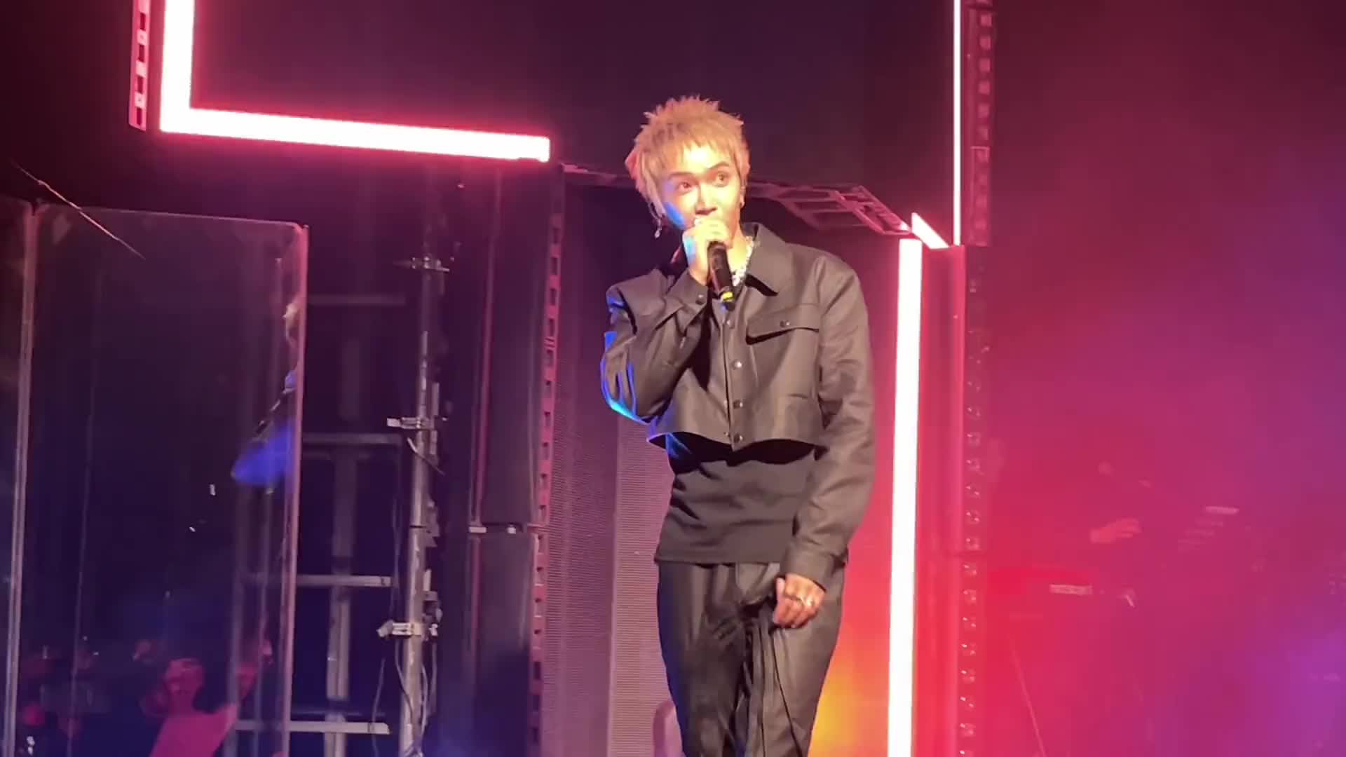 今天的阳光真好想约会出门要趁早tizzyt