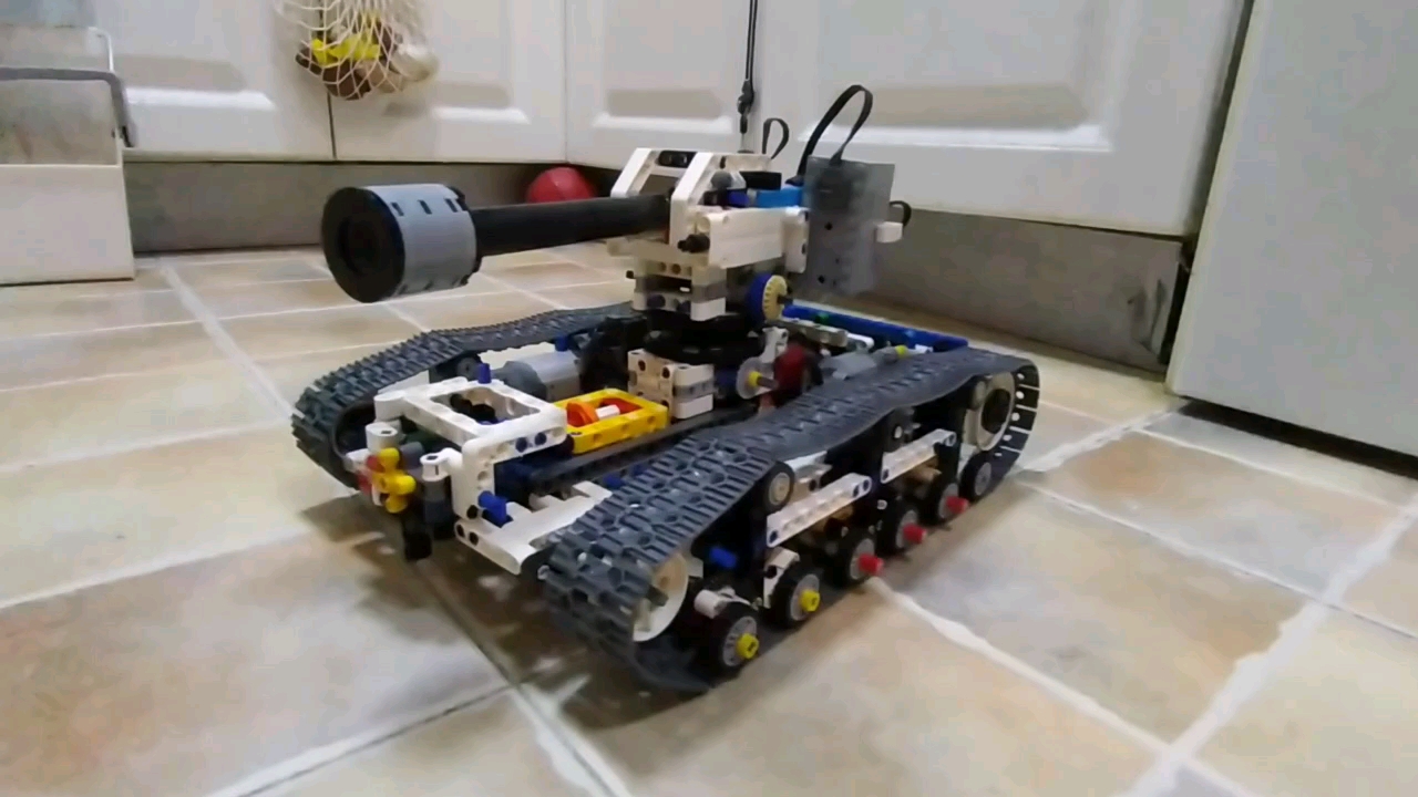 乐高moc坦克模型锁定