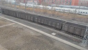 【酒红车头】DF5D推行敞车大列驶入中石油大庆石化公司炼油厂厂区专用线