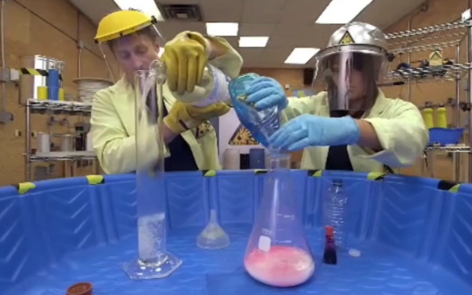 [图]Science Max | CHEMICAL REACTIONS More Chemistry-Based Experiments At Home | Full