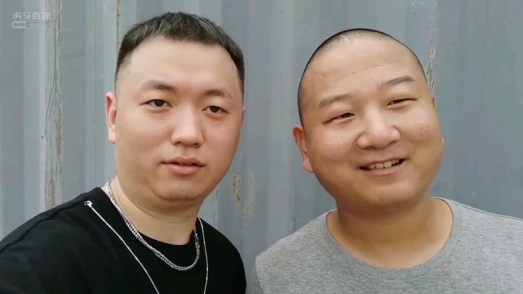 药水哥湿吻giao哥