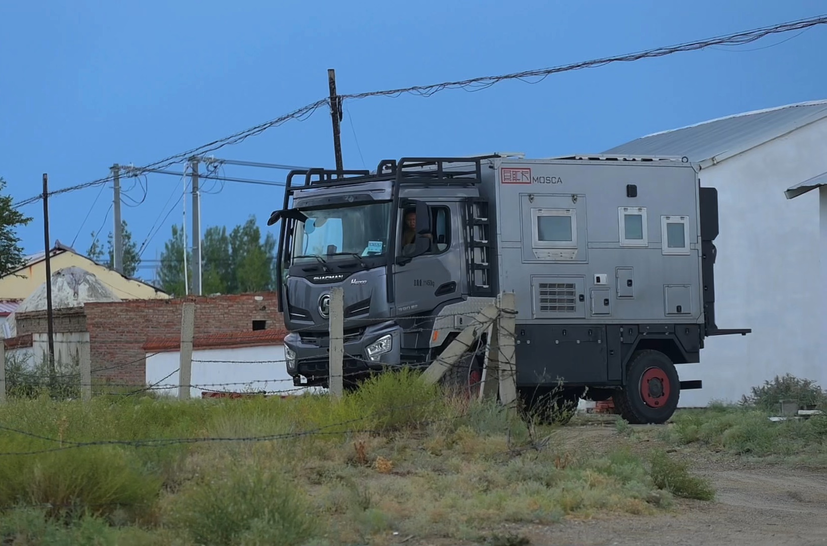 陕汽h6000机甲风越野房车!