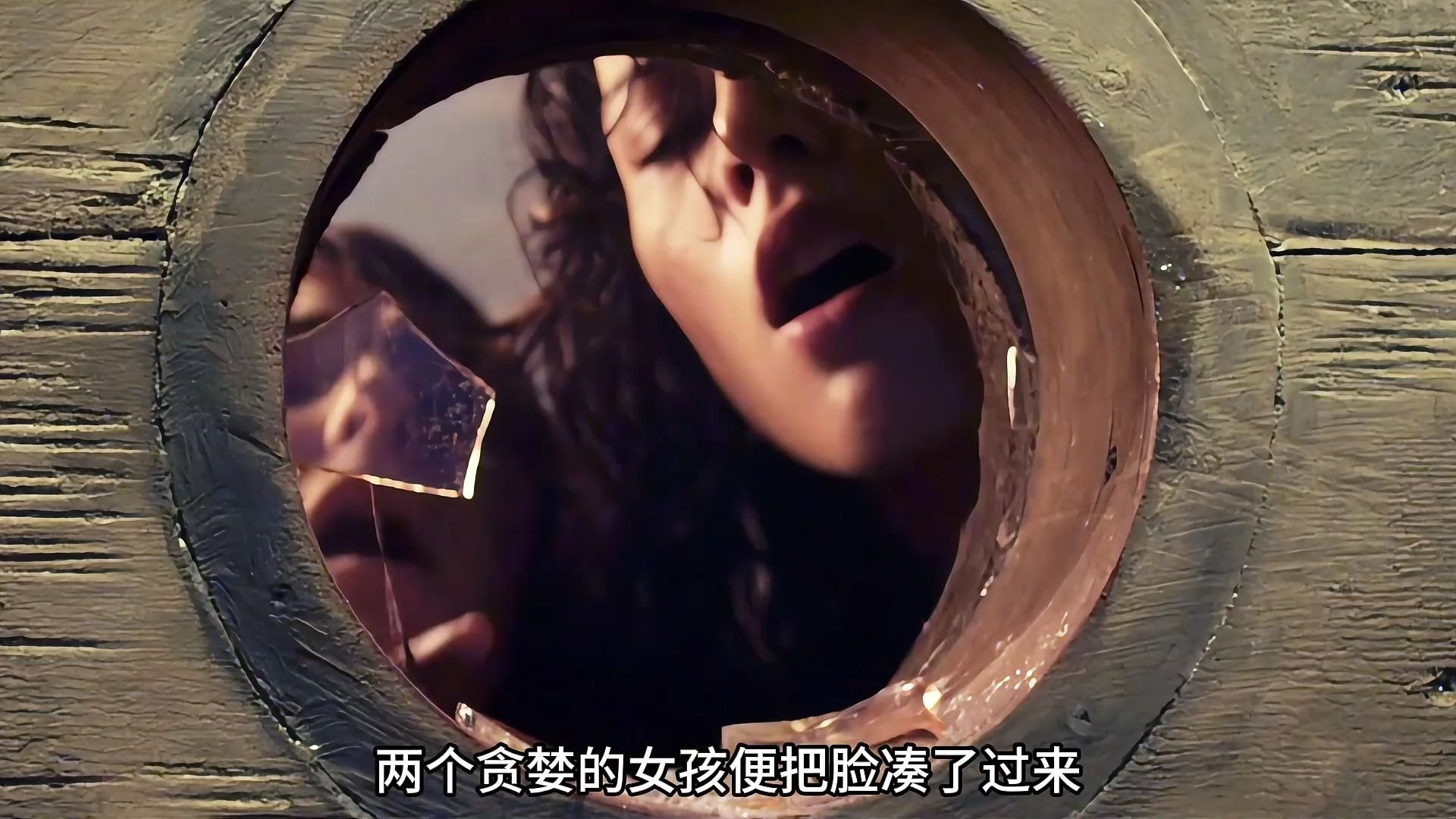 一男两女被困桑拿房,他们该如何逃出生天?惊悚片《华氏247》