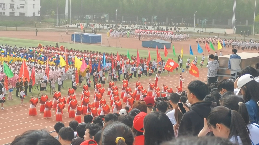 河科大运动会应用工程学院的舞蹈,绝美啊,个人认为第一!哔哩哔哩bilibili