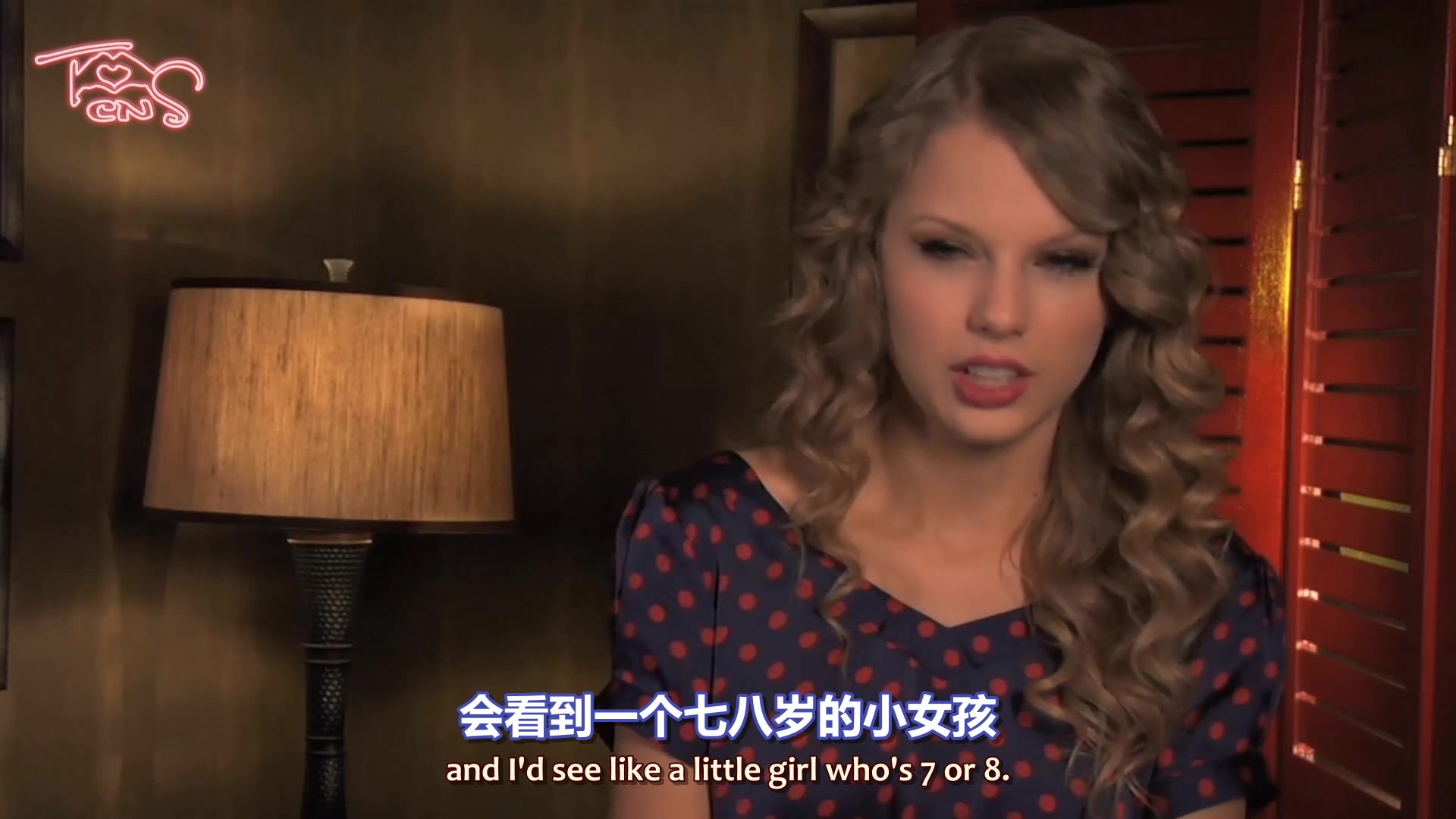 [图]【TSCN】【中英字幕】Taylor Swift NOW：Taylor介绍Never Grow Up