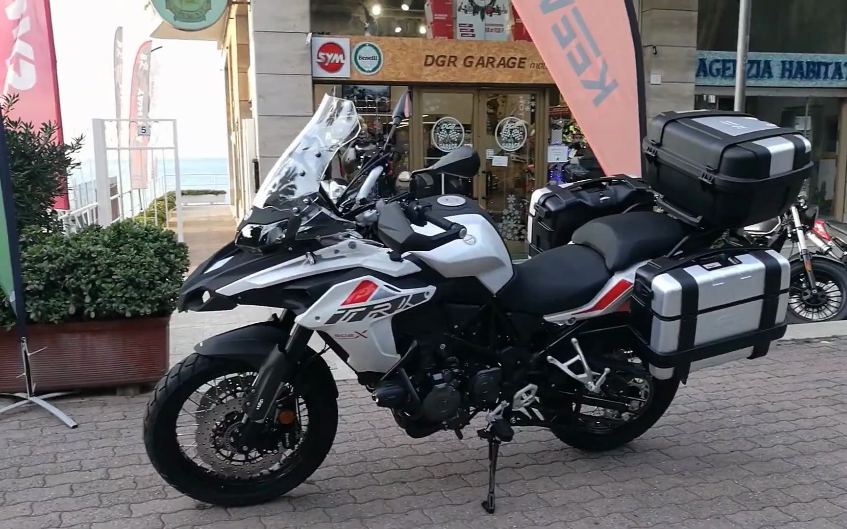 benelli trk 502x 三箱效果演示