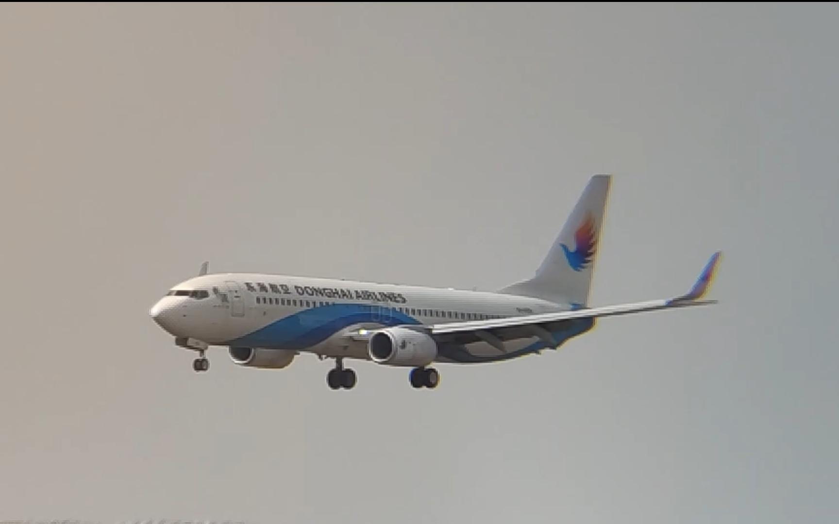 东海航空旧涂装波音737降落长春机场实录