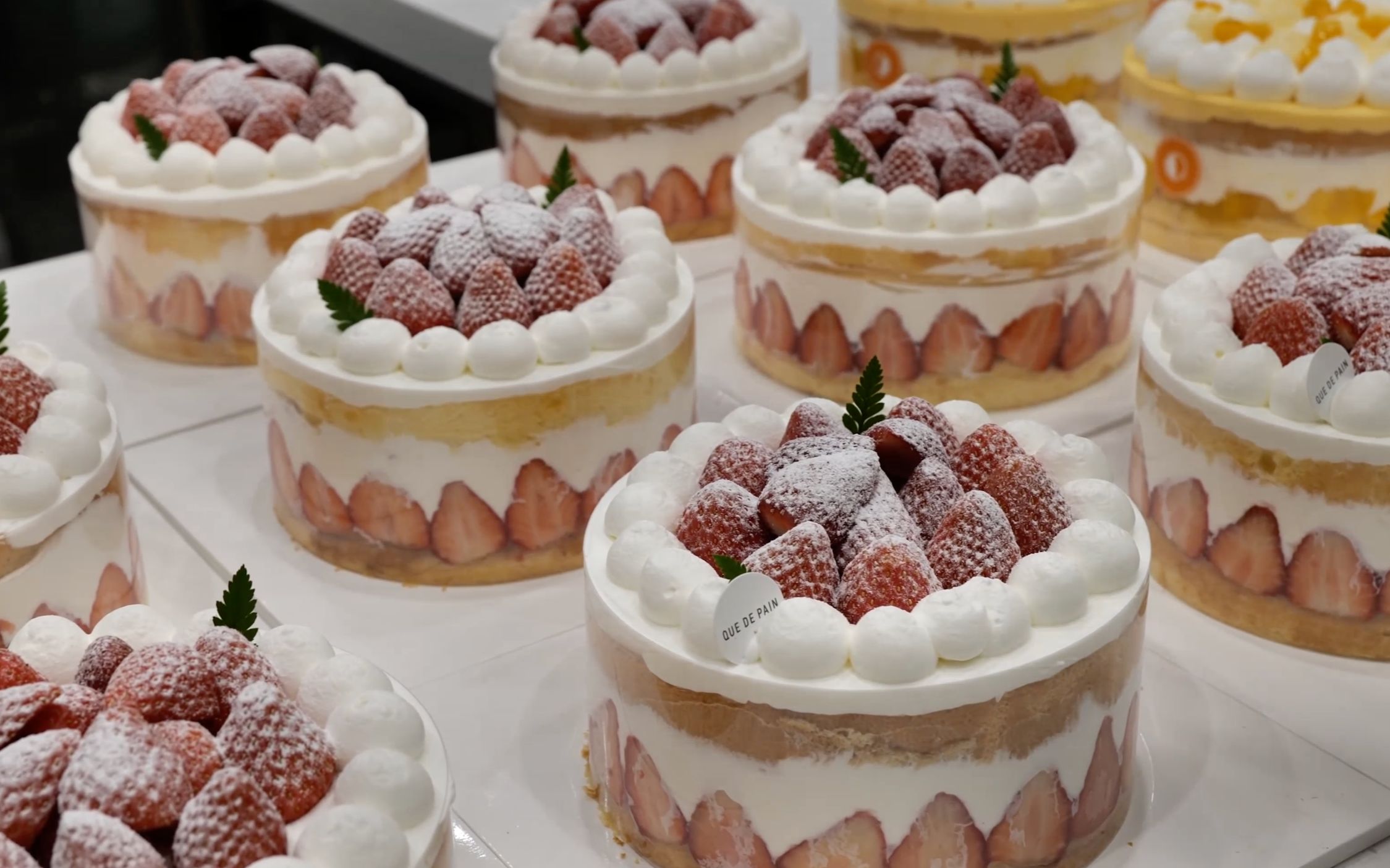 可爱的芒果和草莓蛋糕,看着就流口水| 韩国甜点食品