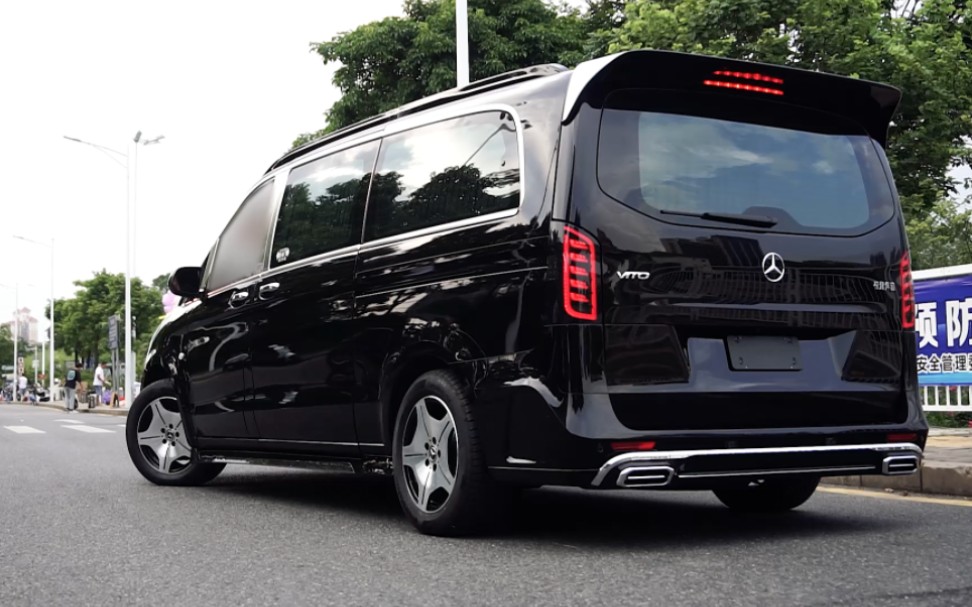 奔驰威霆改装迈巴赫包围黑棕内饰